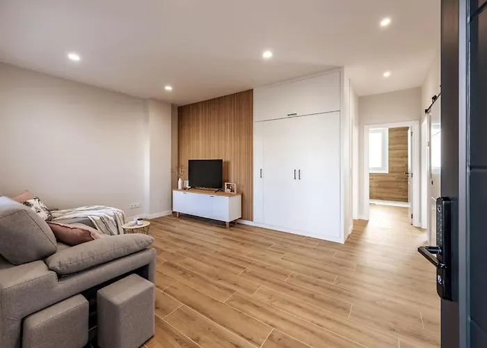 Апарт-отель White Tree And 3*