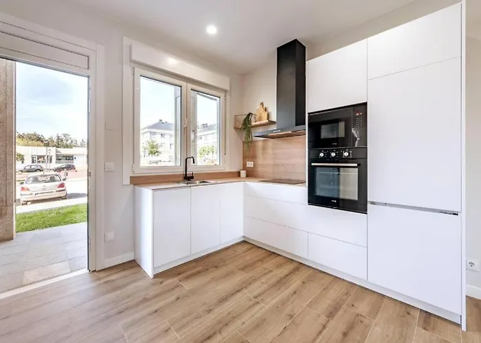 Апарт-отель White Tree And 3*