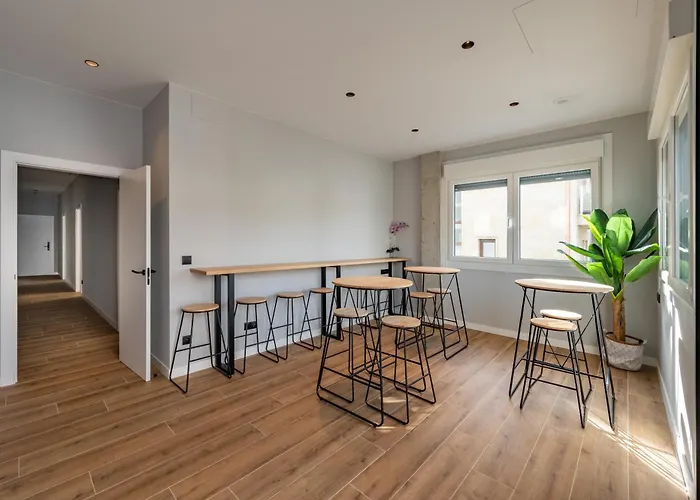 Апарт-отель White Tree And 3*