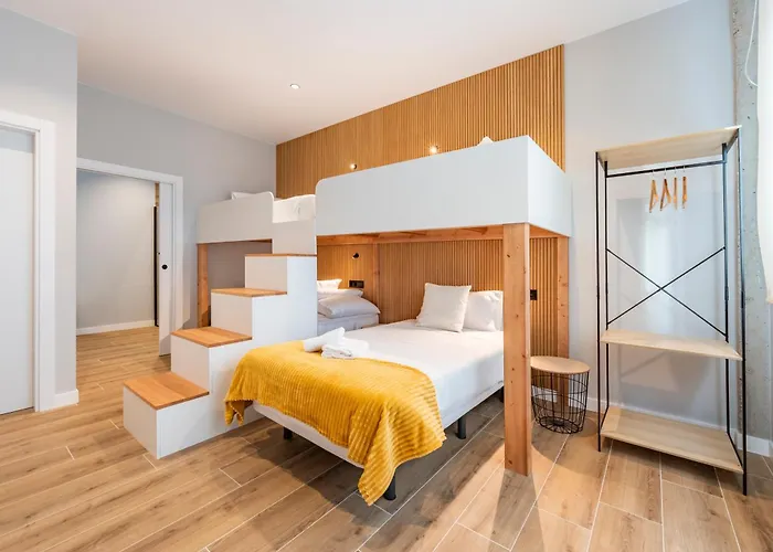 מלון דירות White Tree And 3*